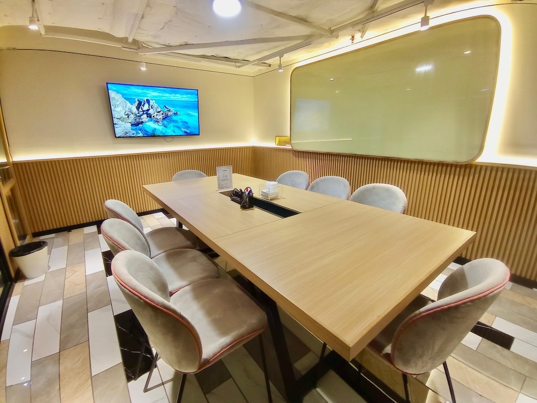 Room 1B